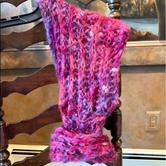 ✨💖 Hand Knit 🧶 Ombré Fuzzy Hood w Attached Scarf ✨ - Picture 3 of 10